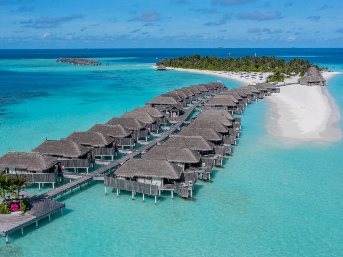 Constance Moofushi Resort